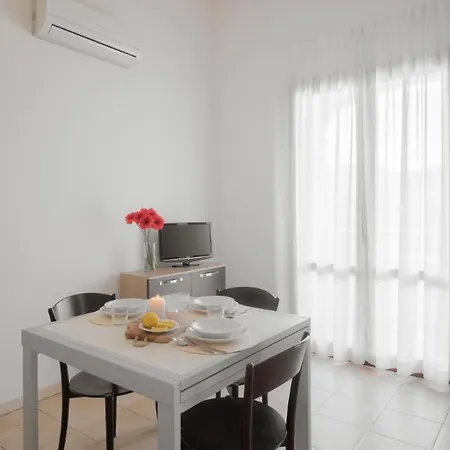 Stylish Le Fontane 1 Bedroom Sleeps 2 Apartment Villasimius