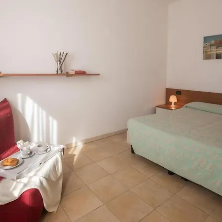 Stylish Le Fontane 1 Bedroom Sleeps 2 *