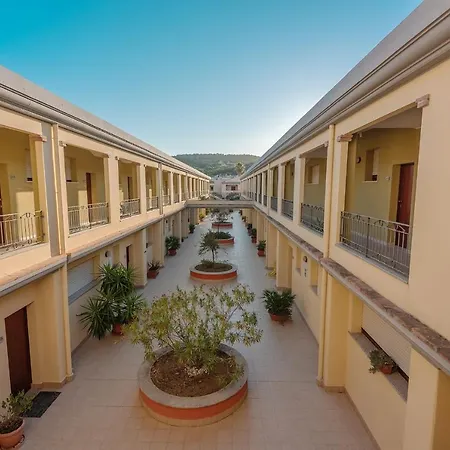 Stylish Le Fontane 1 Bedroom Sleeps 2 Apartment Villasimius
